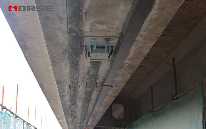 Prestressed FRP laminate reinforcement